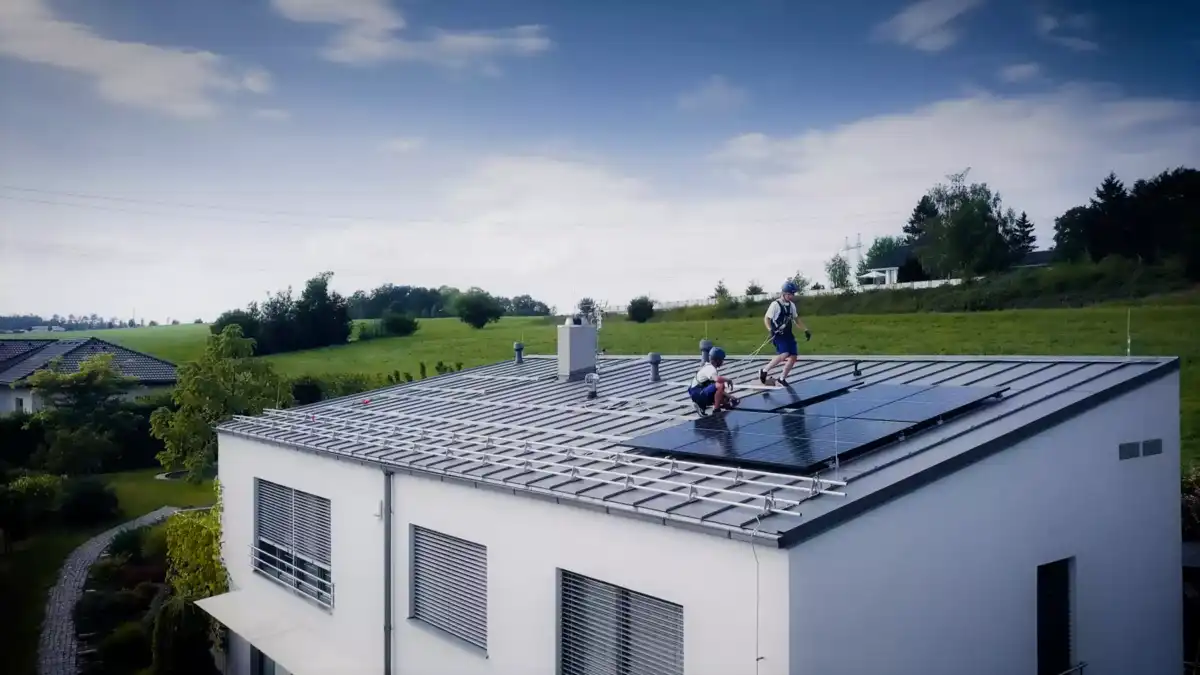 85-Fotovolty - instalace v01.00_00_44_17.Still027 85-Fotovolty - instalace v01.00_00_44_17.Still027